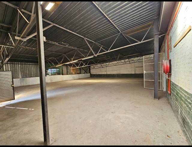 256M² WAREHOUSE TO LET IN MALVERN